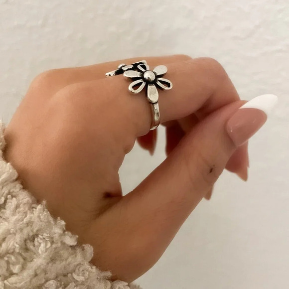 925 Sterling Silver Vintage Flower Ring Dainty Minimalist Flower Ring - Picture 3 of 9